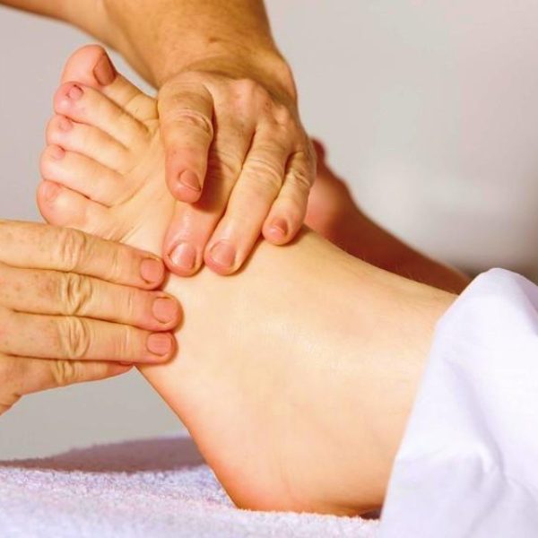 physiotherapy-foot-massage-massage-lymphedema-treatment-pb-feature_1_1